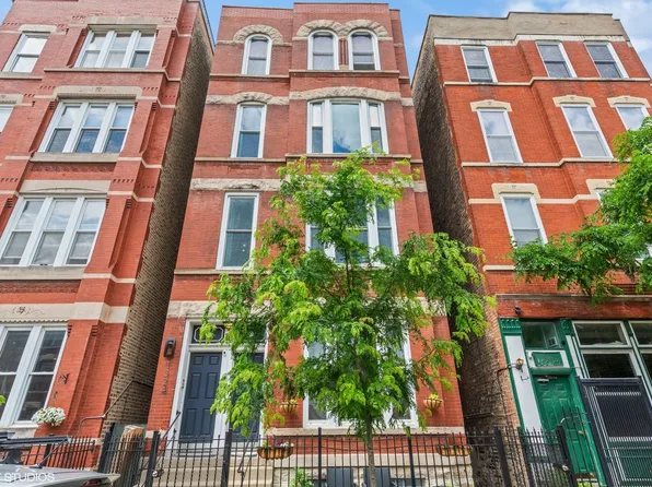 1324 W Huron St APT 4R, Chicago, IL 60642
