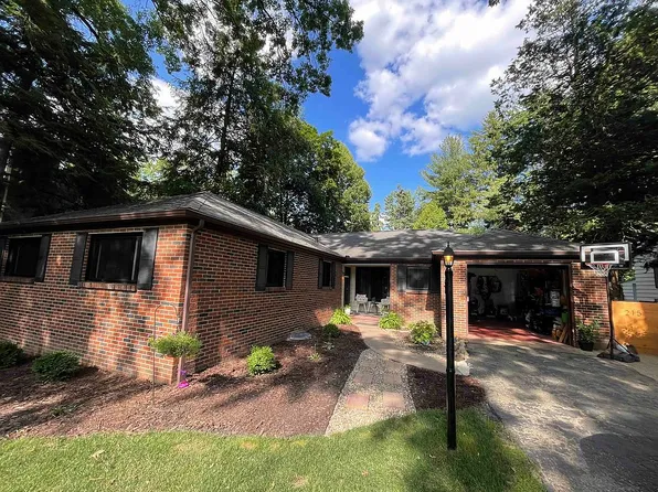 215 Overlook Dr, Kent, OH 44240