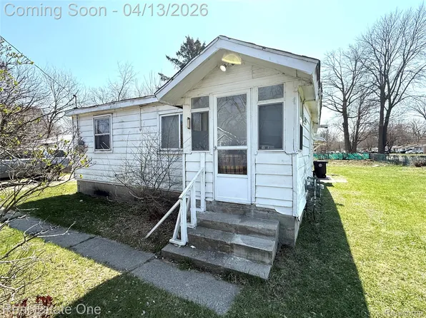 18318 Deering St, Livonia, MI 48152