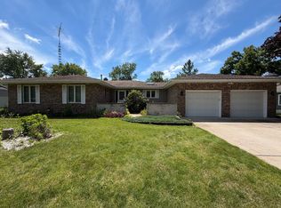 5878 Rose Cir, Saint Anne, IL 60964