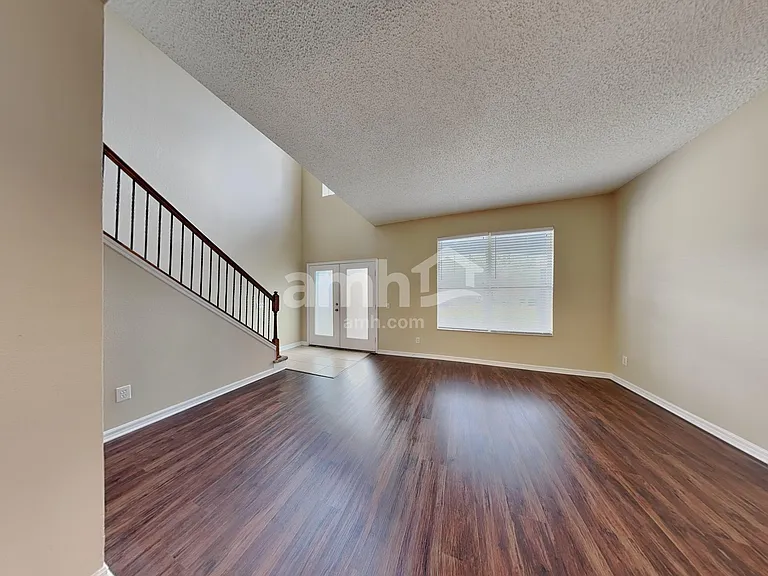 1226 Loretto Cir — Photo 8