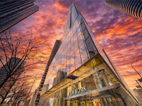 10 York St Unit 5512, Toronto, ON M5J 0E1