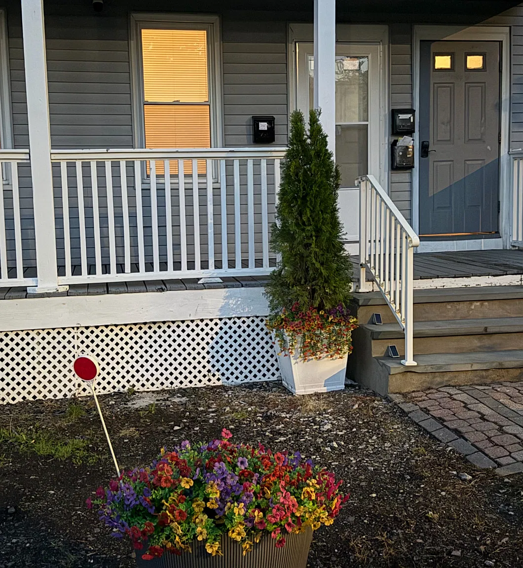 3 bed, 1.0 bath, 3579 sqft, $1,700 — Photo 1