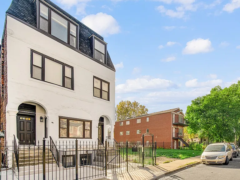 2735 W Polk St — Photo 1