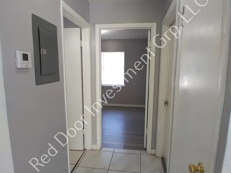 3831 NE 41st St — Photo 11