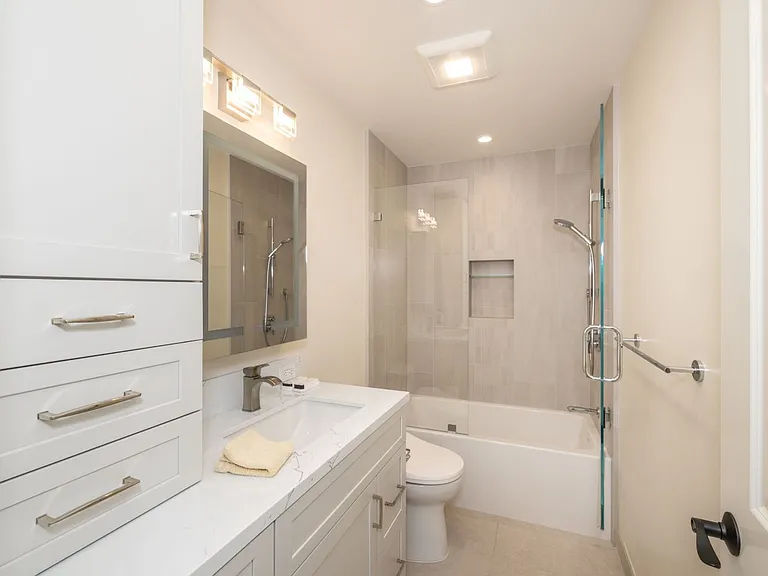 1009 S Norfolk St — Photo 11