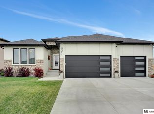 8211 S 97th St, Lincoln, NE 68526