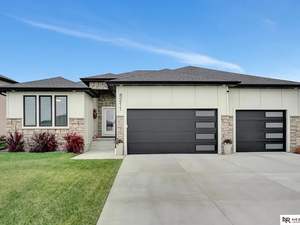 8211 S 97th St, Lincoln, NE 68526