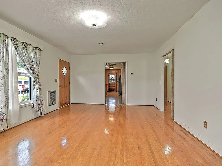 208 Hogan Ave — Photo 21