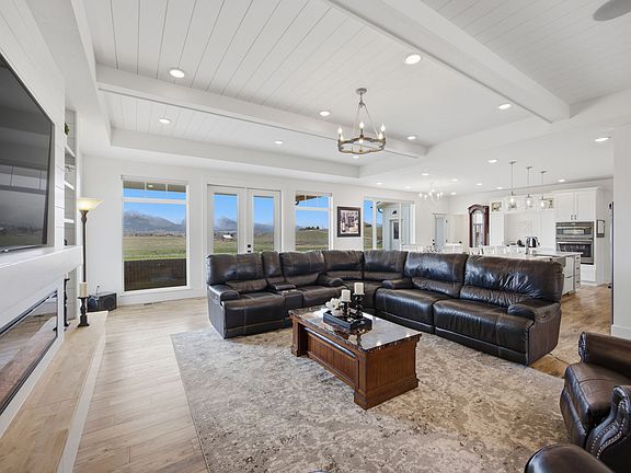 4th image of 543 Diamond 3 Rd