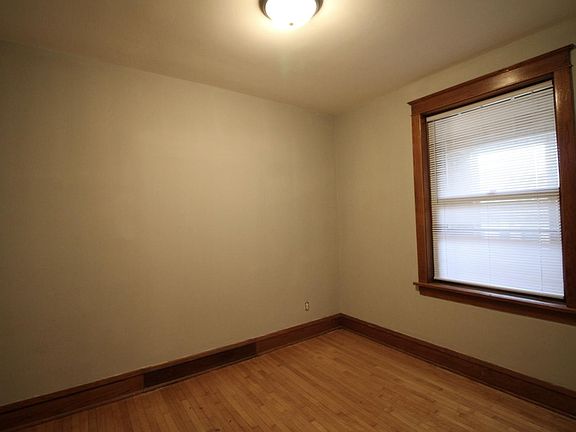 5th image of 3925 W Schubert Ave