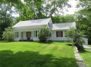 215 Walnut St, Putnam, CT 06260