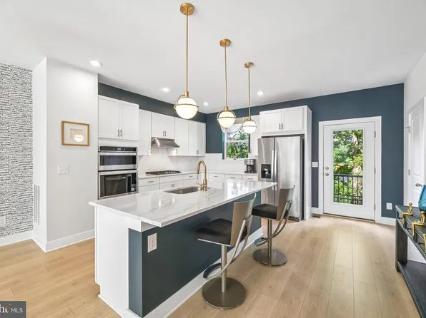 1017 S Taylor Ct, Arlington, VA 22204