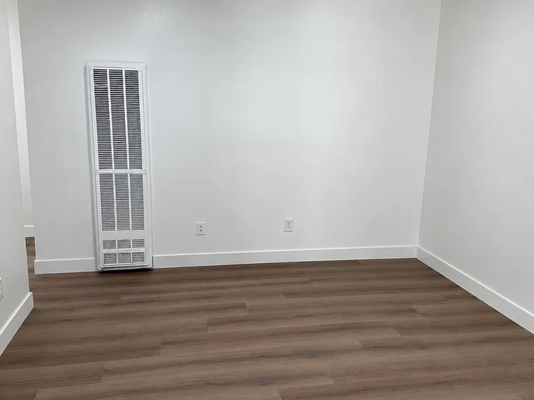 2319 Empress St #3 — Photo 8