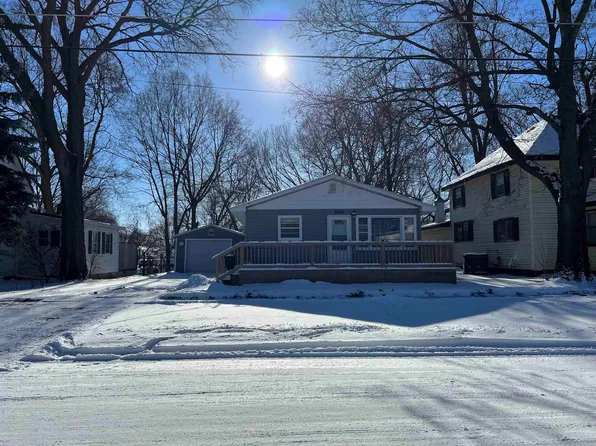 304.5 15th Ave, Charles City, IA 50616