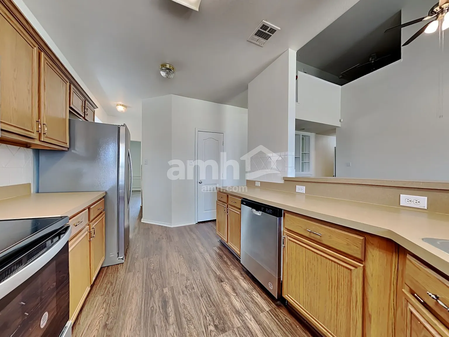 4 bed, 2.0 bath, 2604 sqft, $2,565 — Photo 4