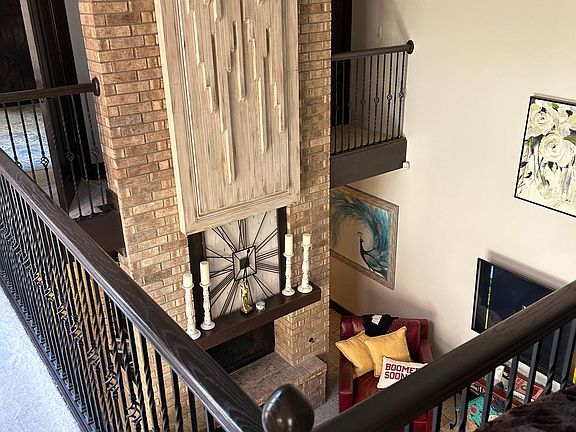 3rd image of 3439 Courtyard Cir