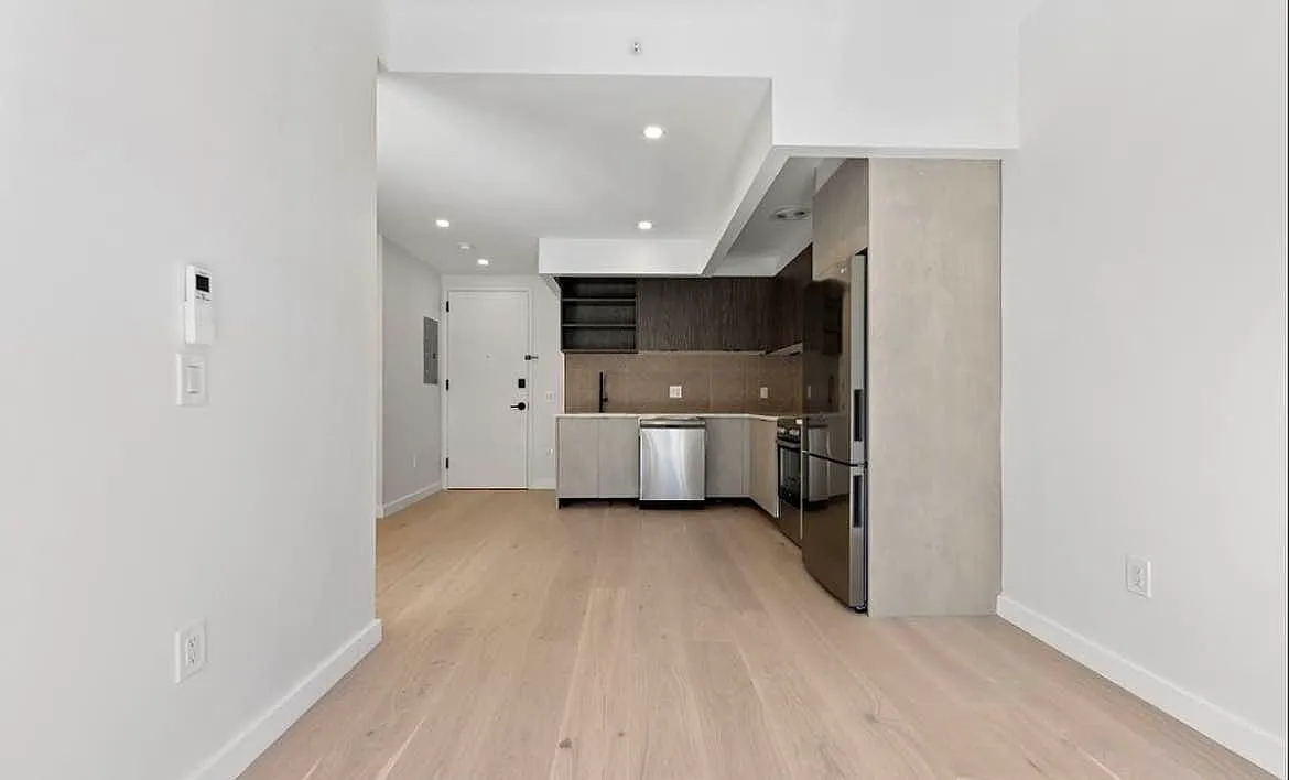 Building Photo - 3119 37th Ave #5D