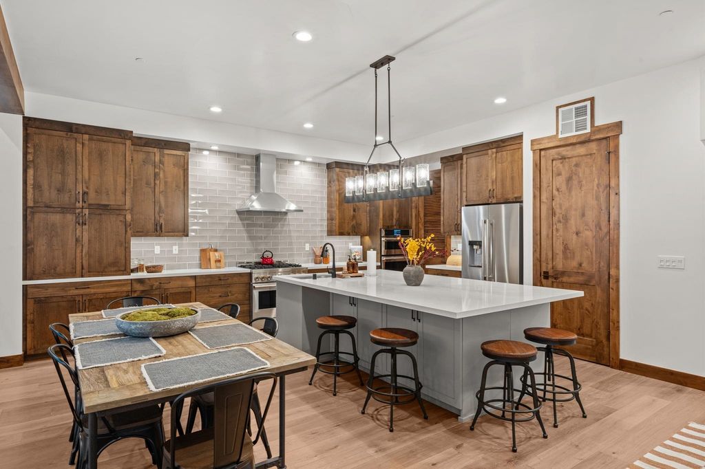 10129 Corrie Court 3