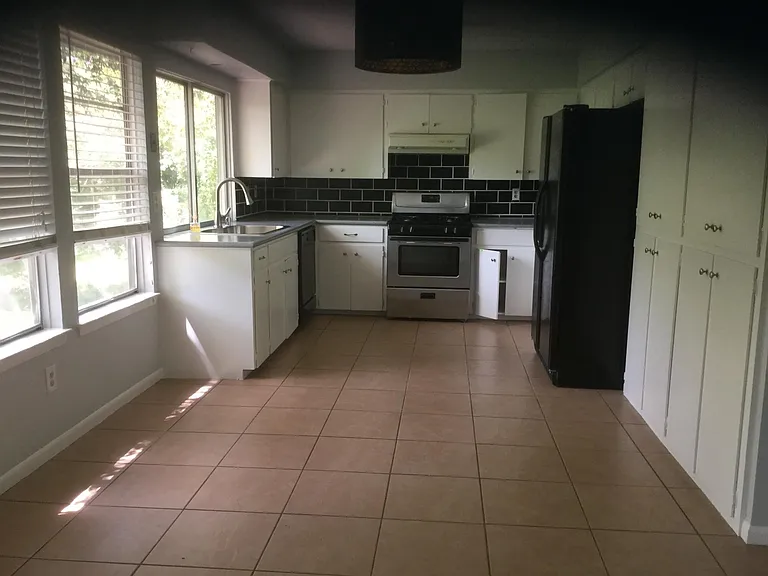 6501 Sunstrip Dr — Photo 4