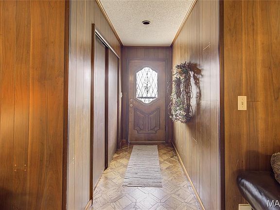 3rd image of 307 Circle Dr
