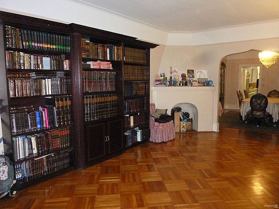 PARQUET FLOORS THROUGHOUT....