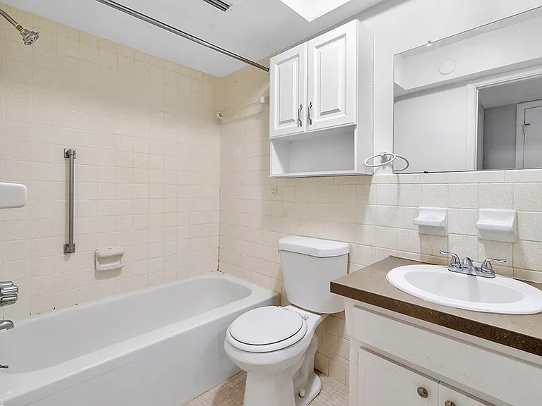 Lake Tarpon Apartments — Photo 11