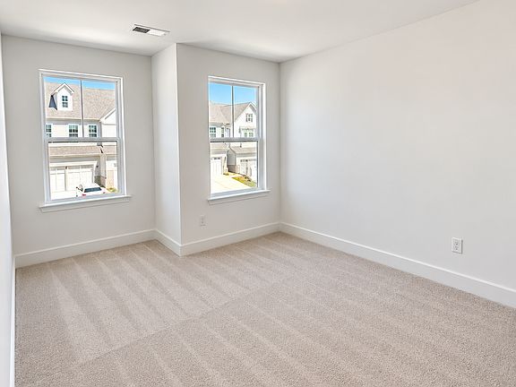4th image of 127 Rope Mill Ct