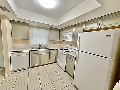 2 bed, 1040 sqft, $1,900 — Photo 2