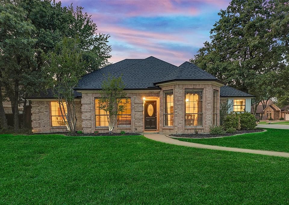 1st image of 1525 Kingwood Dr