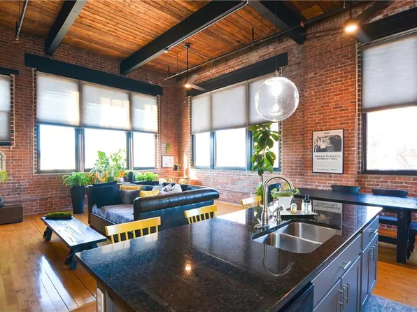 685 Social St APT 202, Woonsocket, RI 02895