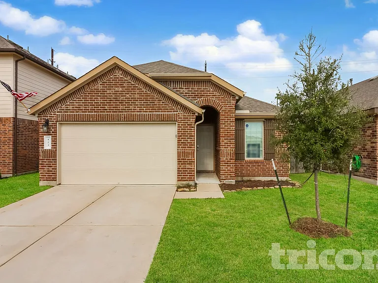 423 Ashley Falls Ln — Photo 1