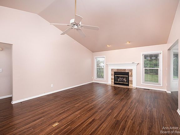 4th image of 1425 Maplewood Dr