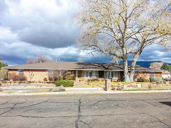 3rd image of 5908 Los Hermanos Ct NE