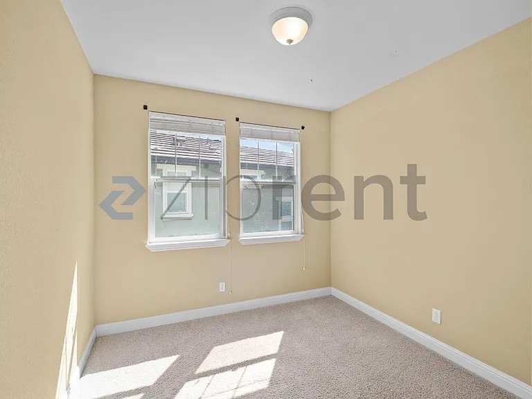 139 N Lafayette St — Photo 18