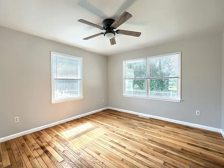 1676 Taylor Dr — Photo 10