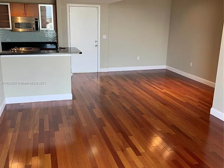 18800 NE 29th Ave #815 — Photo 7