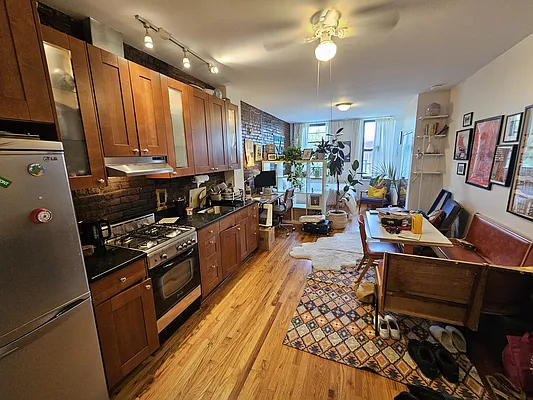 Rented by City Barn Realty Inc | media 1