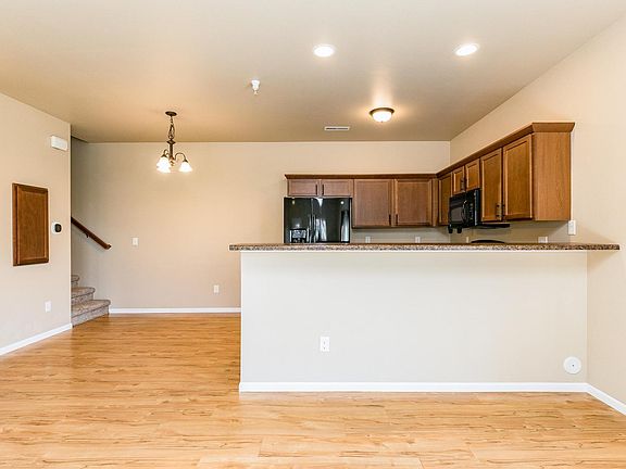 2nd image of 460 Cambria Dr #460