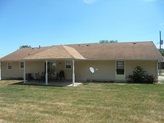 2nd image of 1608 Hickory Dr