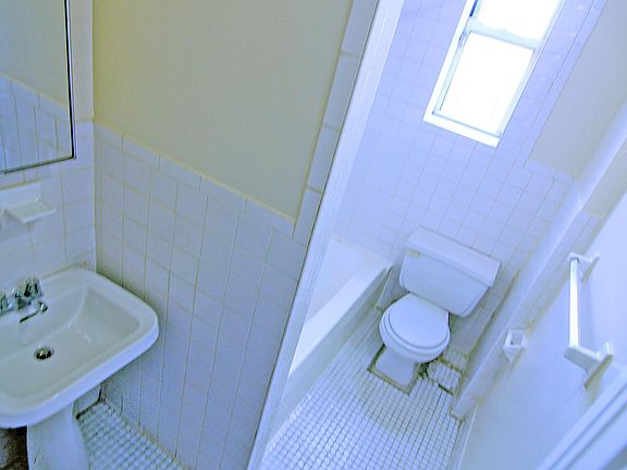 5th image of 1632 Undercliff Ave APT 3E