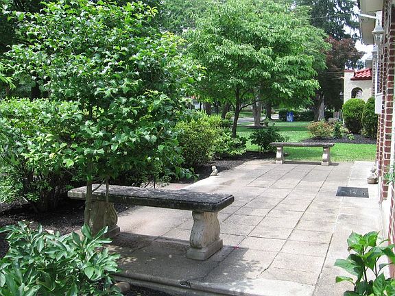 3rd image of 907 Morgan Ave