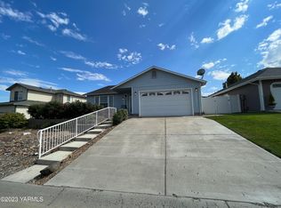 1206 W Home Ave, Selah, WA 98942