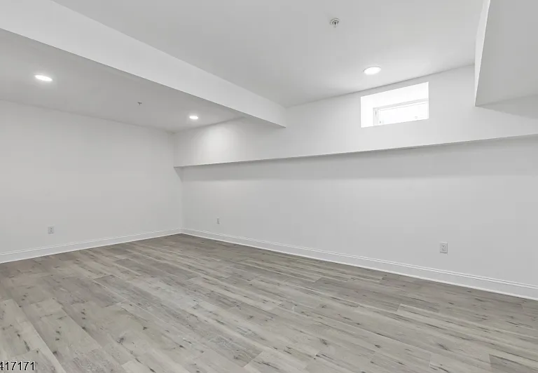 156 N Auten Ave — Photo 12