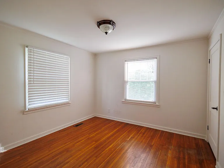 1119 Greenslake Rd — Photo 14