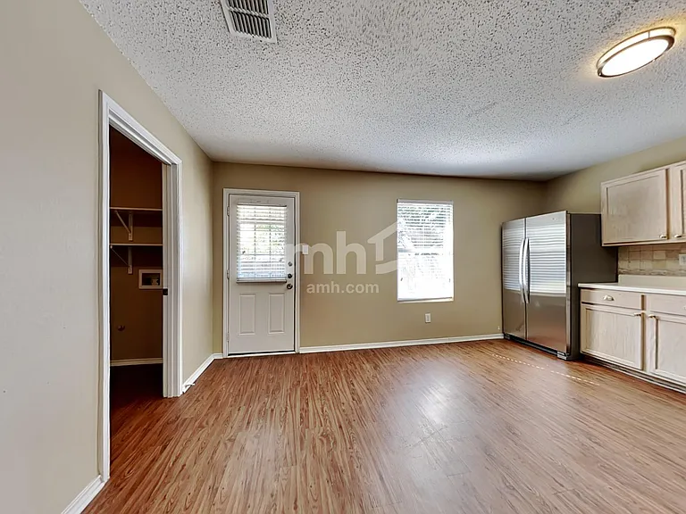 4609 Green Meadow Dr — Photo 5