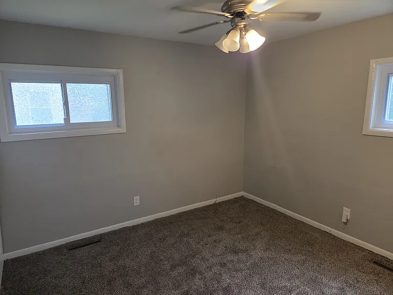 2433 Century Dr — Photo 7