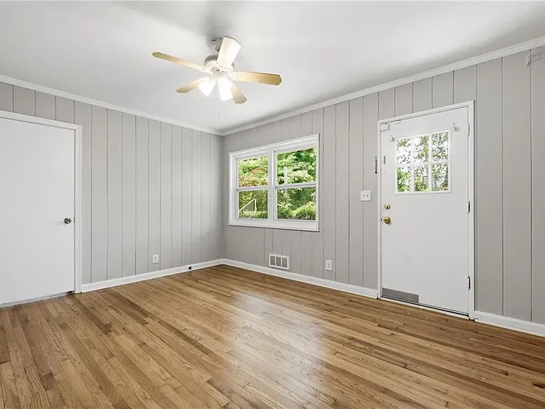 2140 Oakawana Dr NE — Photo 20