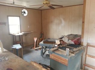 136 Oakleaf Ln, Smiths Station, AL 36877