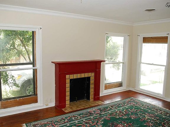 3rd image of 4804 Lake Park Dr